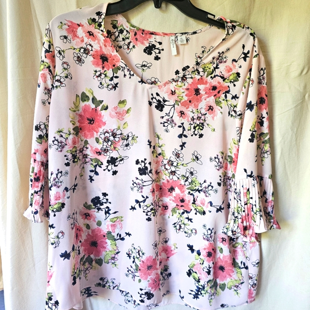 Light pink floral blouse/top